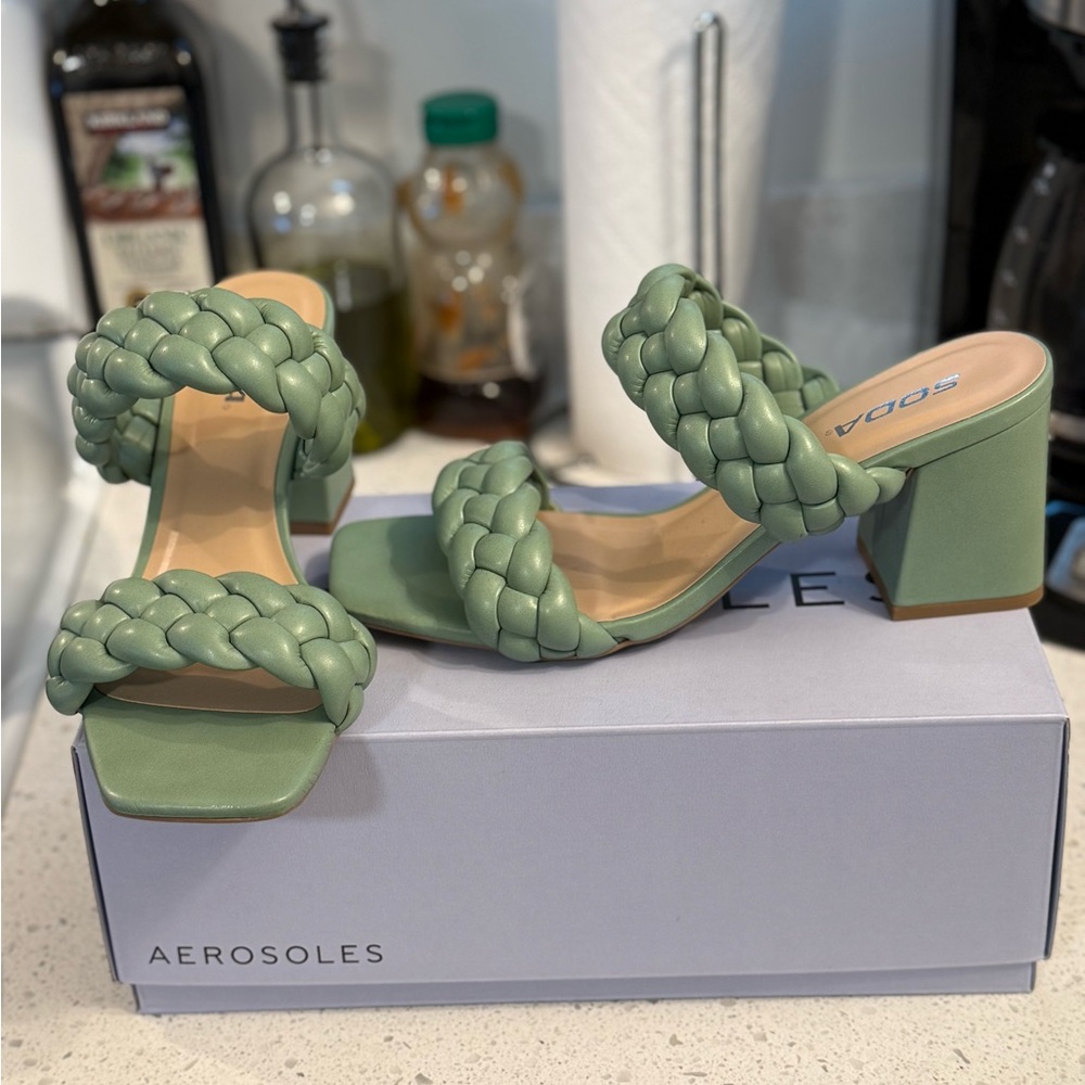 SODA chunky heels NWOT